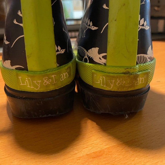 Lily and Dan Dino rain boots, kids size 8 - Picture 5 of 5